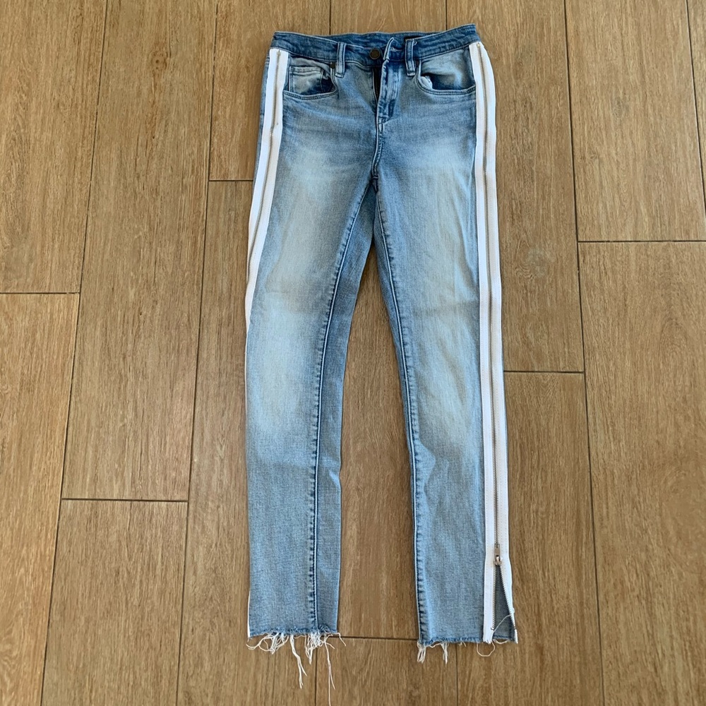 blue zipper jeans